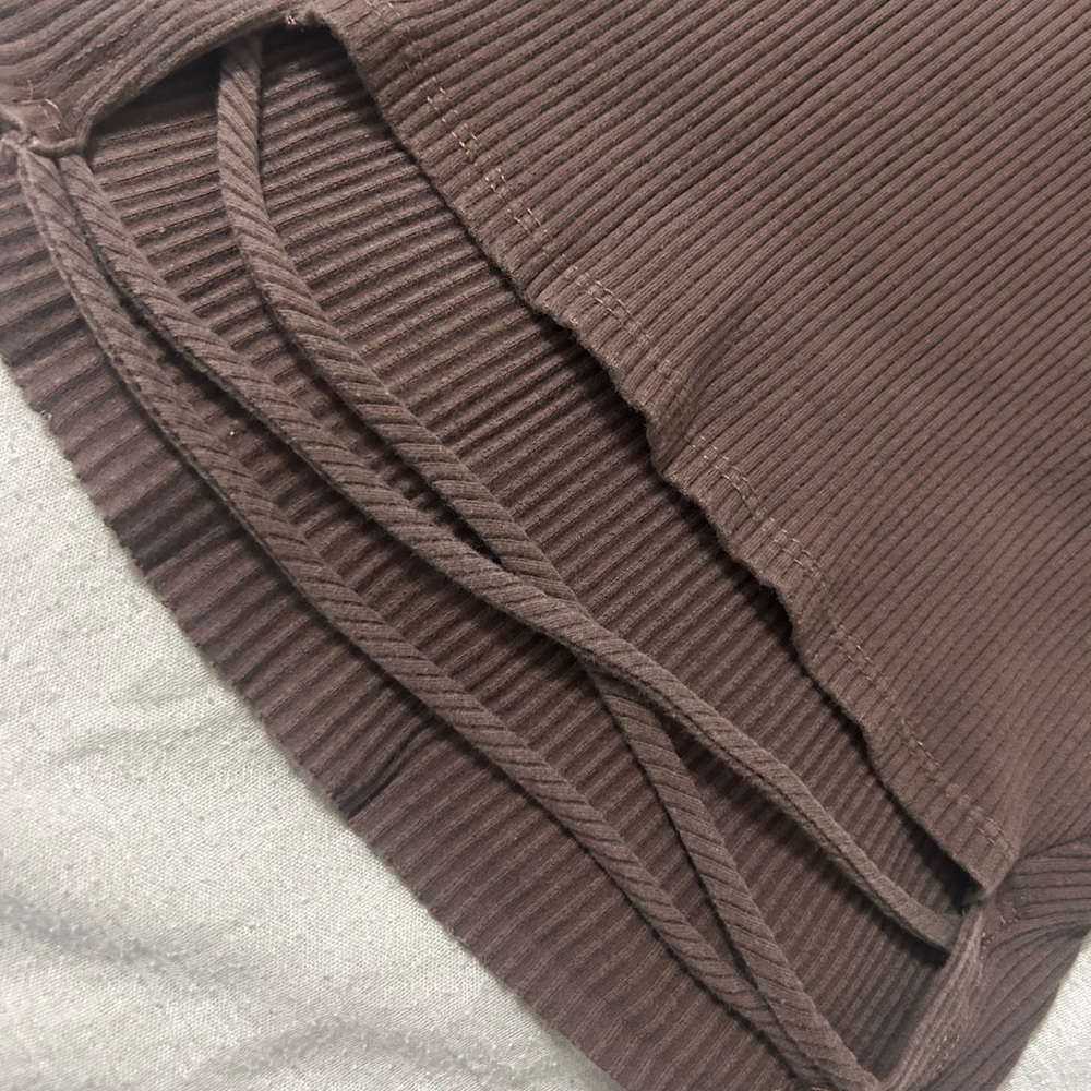 RSQ Chocolate Ribbed Tee - Picture 3 of 3